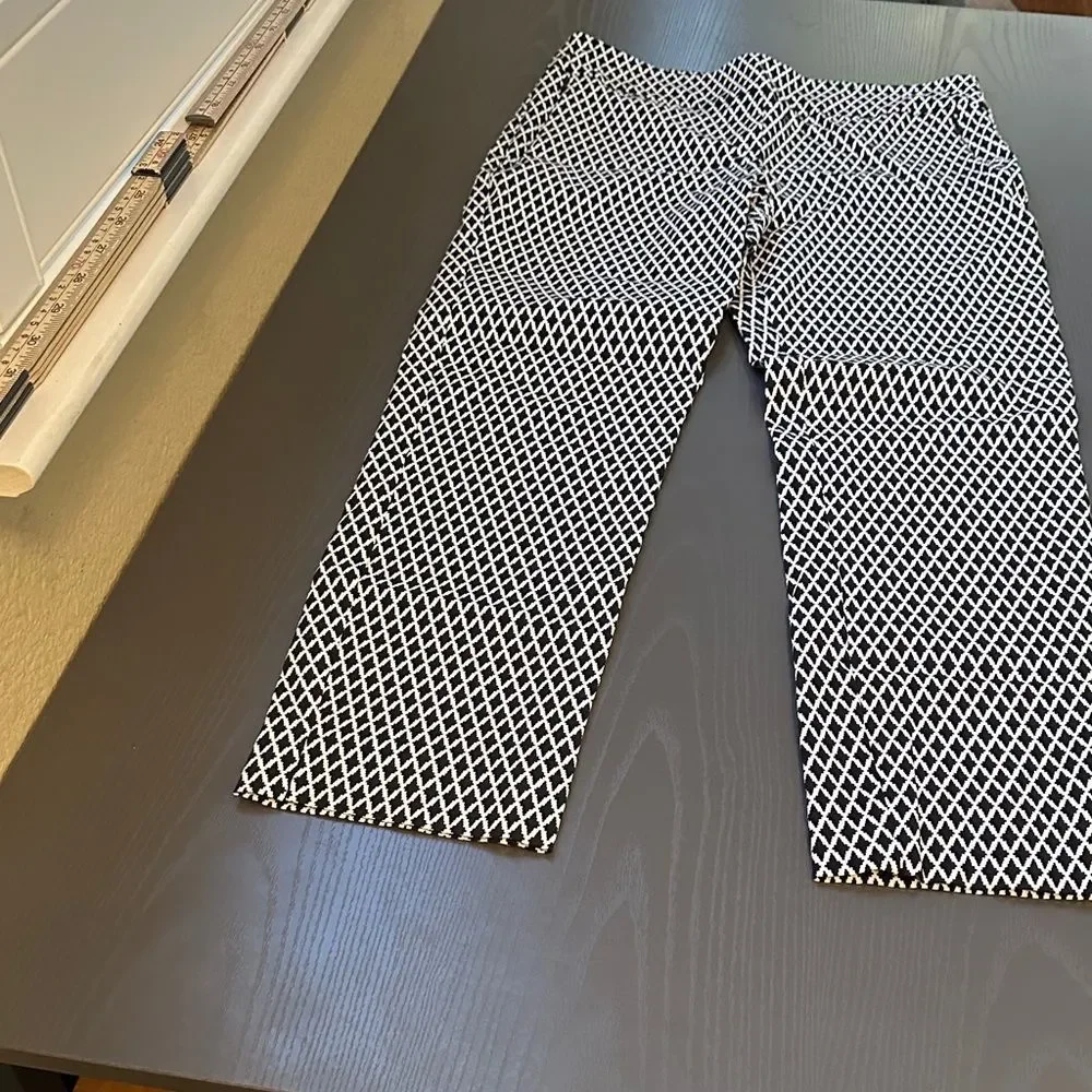 Margaret M Slimming Pant-Black and White Cropped Geometric print - Picture 1 of 5